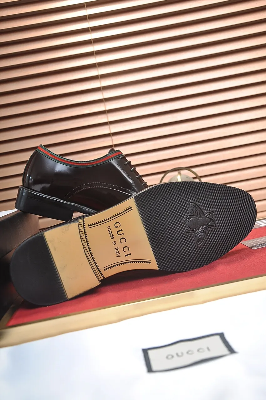 Men's shoes💰500💶Italy's top luxury men's shoe giant (GUCCI) (Gucci) (full cowhide lining) new arrival🍃Original European style🔰 Pleasant to the eye😍In order to make the shoes more durable and non-deformable🌀The production continues to follow traditional methods but there is still no lack of innovation💪Choose original sheepskin for the leather♻️ Smooth and natural And extra bright ⭐Made of imported cowhide, the first choice of rich people 38-45 (45 customized)